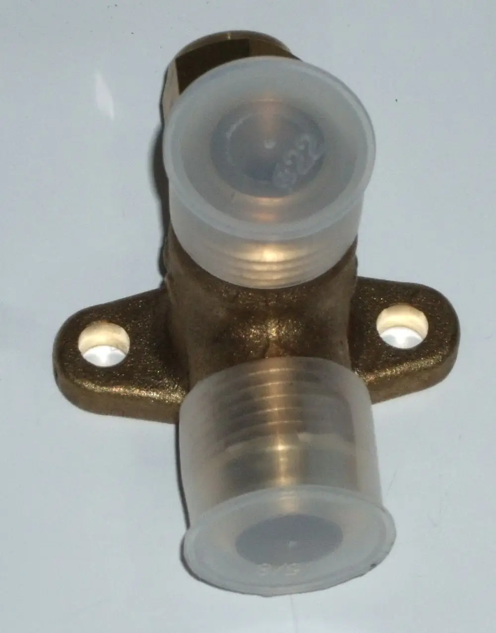 Daikin Stop-Ventil mit zwei geschützten Anschlüssen und Montagebohrungen. Das Ventil ist aus Metall und hat eine bronzefarbene Oberfläche.